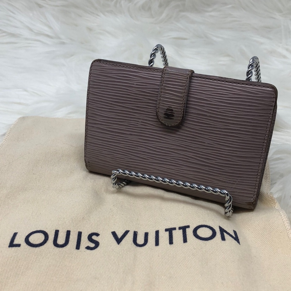 Louis Vuitton Rare Epi Kisslock wallet Unique Gray